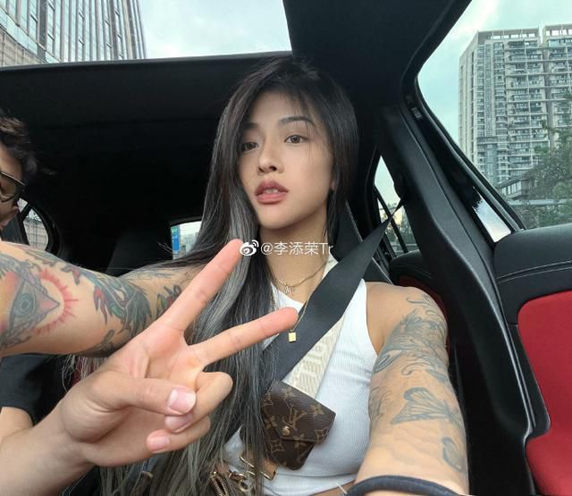 只跟朋友妈妈接吻